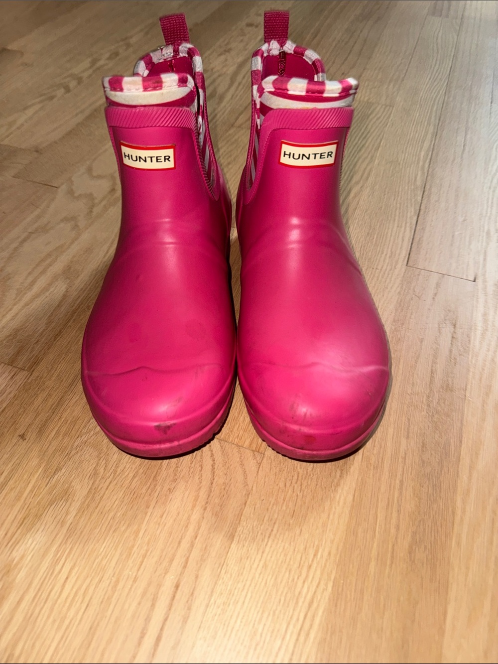 Hunter boots size 5 kids or size 7women.Love the fun hot pink and striped-lining